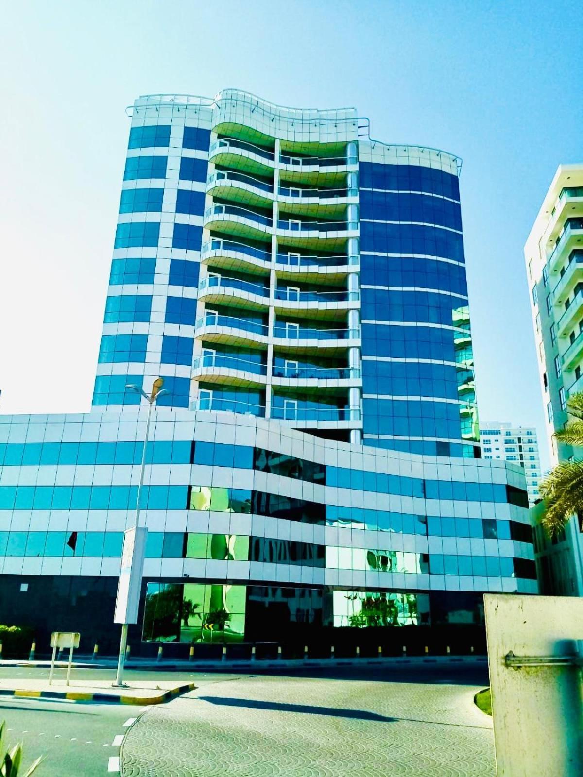 Saxophone Suites Muharraq Exterior foto